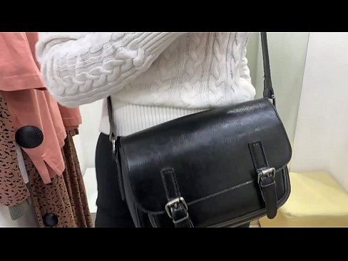 ❤️ Masturbação pública da jovem cadela FeralBerry com um dildo no provador Apenas porno em pt.pornohdmega.ru
