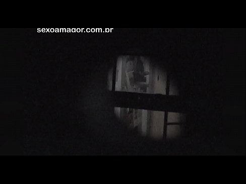 ❤️ Lourinho é filmado secretamente por um voyeur de bairro escondido atrás de tijolos ocos Apenas porno em pt.pornohdmega.ru